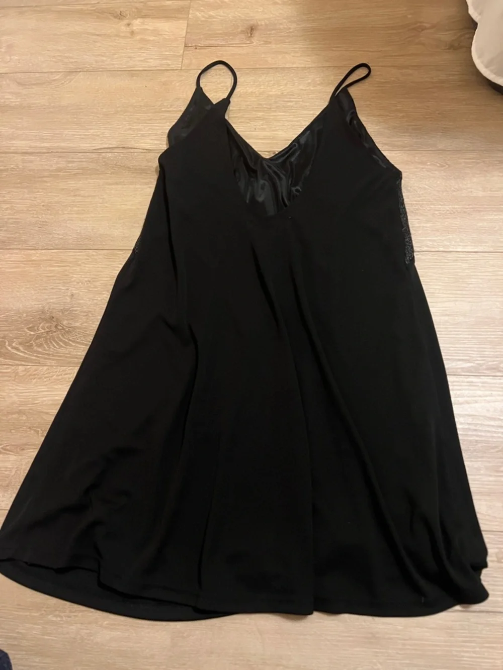 Zara Black Dress with Shimmering Bodice - Picture 4 of 7